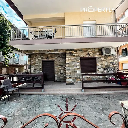 Holiday home Family's Nea Kallikrateia